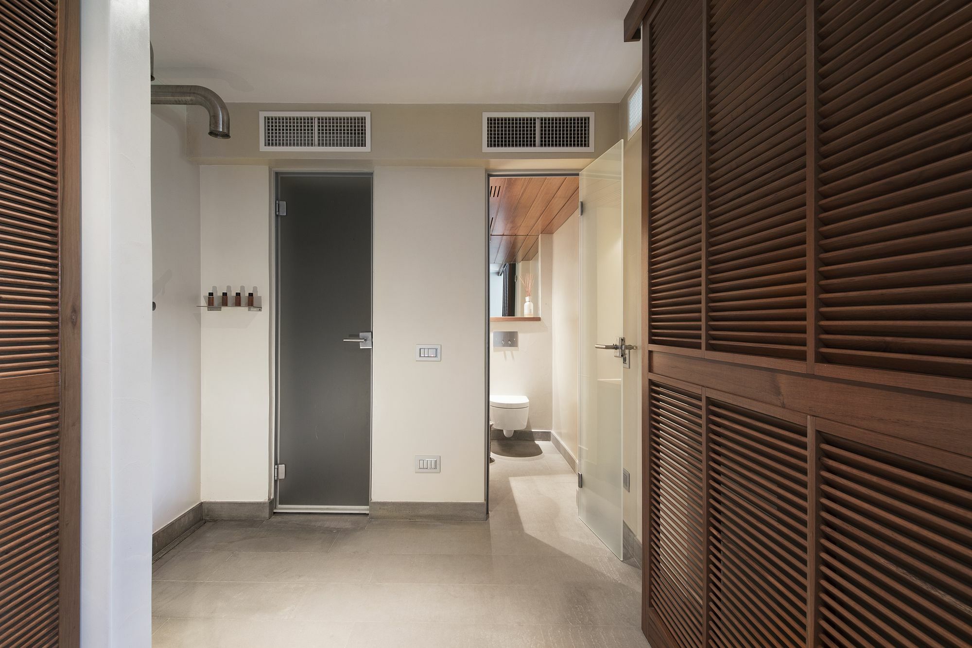 Suite & Pool-Como House-160 Mt-Private Indoor Swimming Pool, Heated All Year-Private Covered Parking-Private Garden And Terrace-Fully Equipped Kitchen Exterior foto